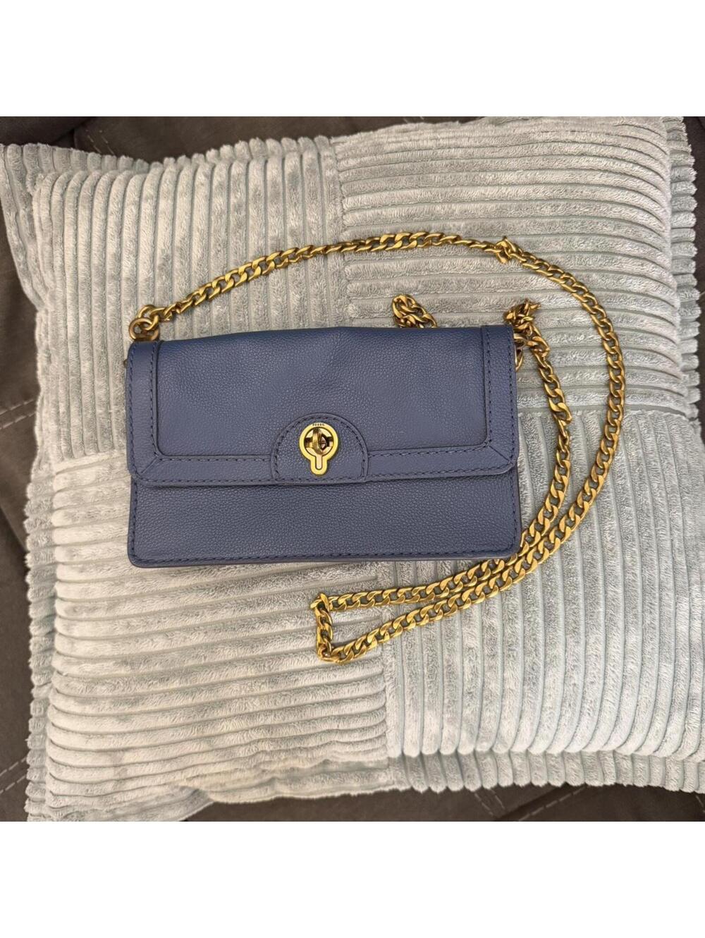 Fossil Navy blue leather crossbody bag with gold chain #leather #crossbodybag